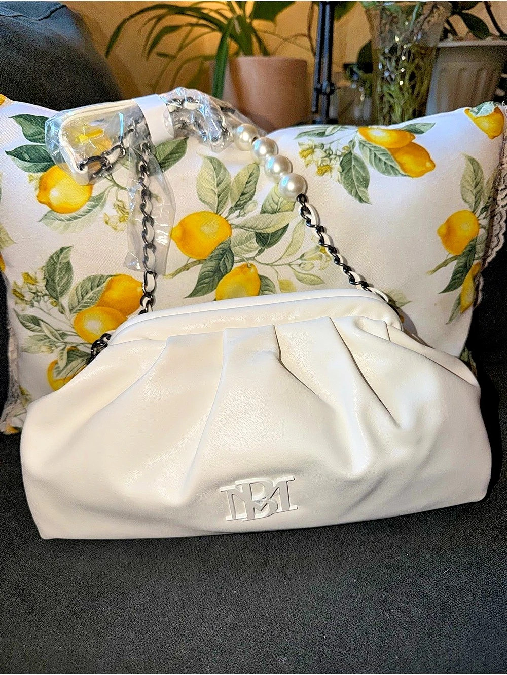 Badgley Mischka White Vegan Leather Ruched Crossbody Bag Chain Pearl Strap